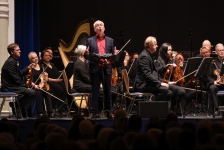 Weihnachtskonzert der Elbland Philharmonie und mit Tom Pauls