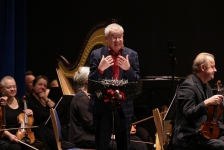 Weihnachtskonzert der Elbland Philharmonie und mit Tom Pauls