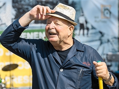 samstags.LACHEN im Hof des Peterkeller mit Ede Sachsenmeyer